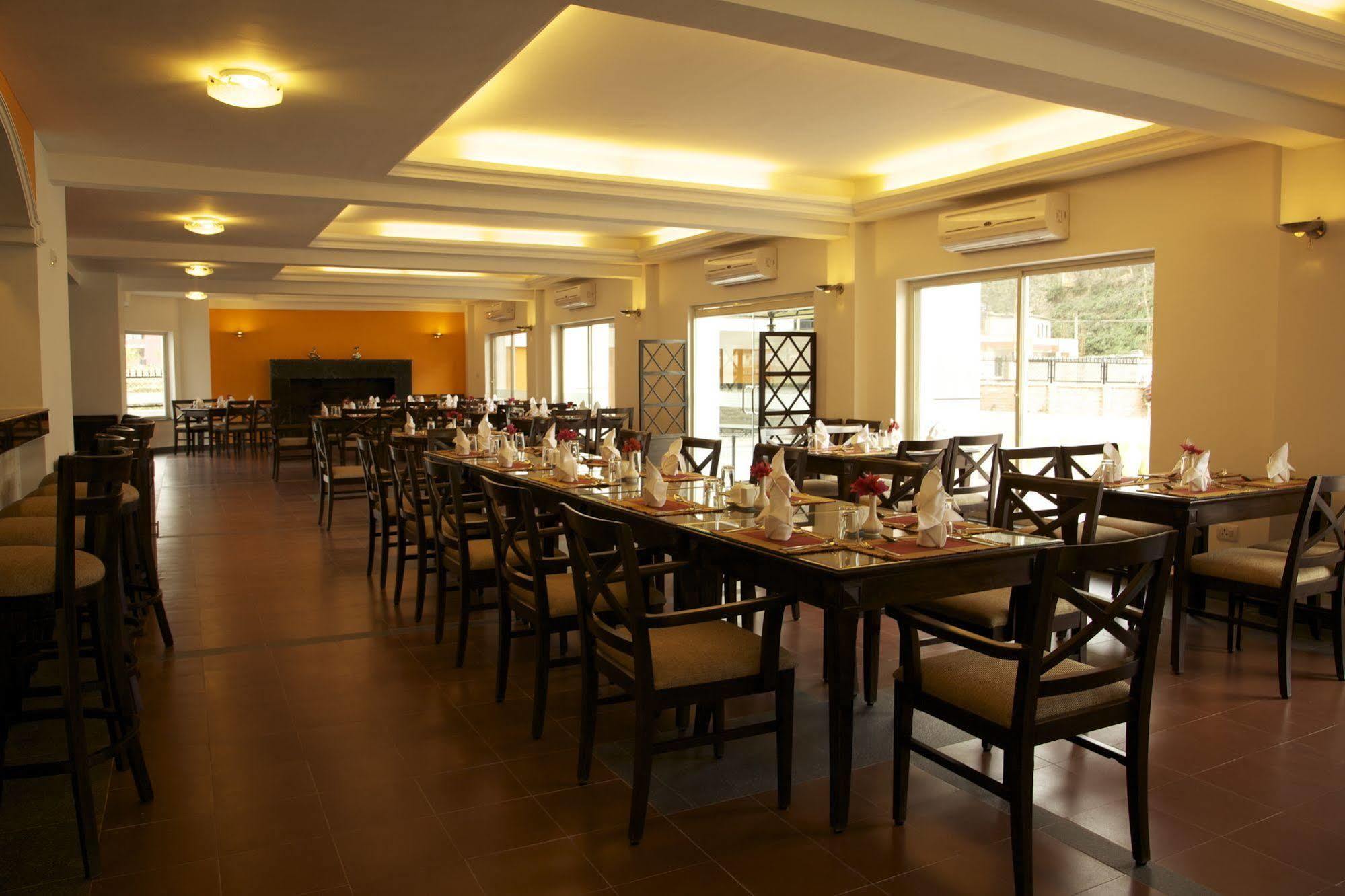 วอเตอร์ฟรอนต์ รีสอร์ต บาย เคจีเอช กรุ๊ป Hotel โพคารา ภายนอก รูปภาพ